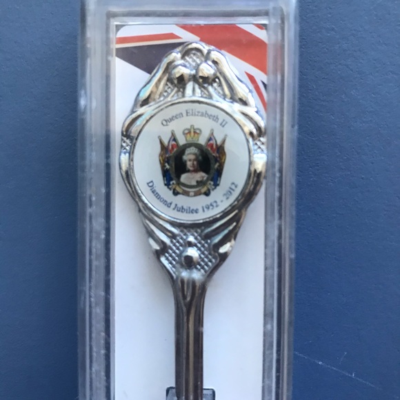 Set Of 4 Royal Memorabilia Teaspoons - Picture 3 of 5